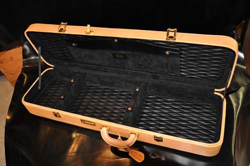 沖縄 三線 琉球 ケース付 全長約74cm 人工皮(破れなし） 琉球レザーL.L.A